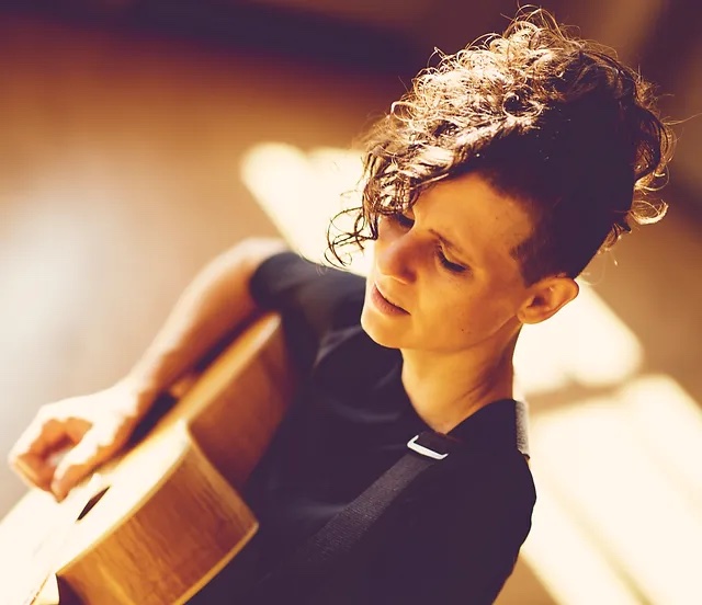 Kreative Unterstützung für Künstlerin Syléna Vincent – baelli.com Innovations